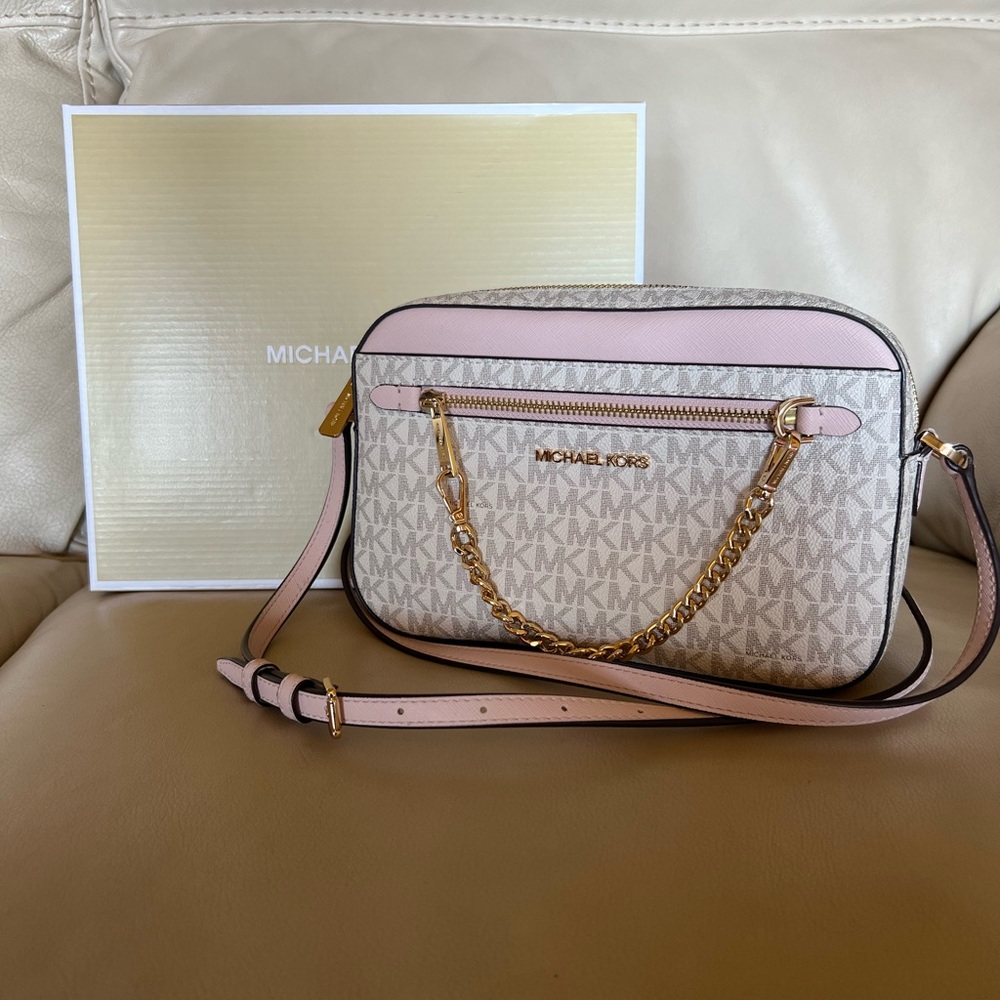 MICHAEL KORS jet set item